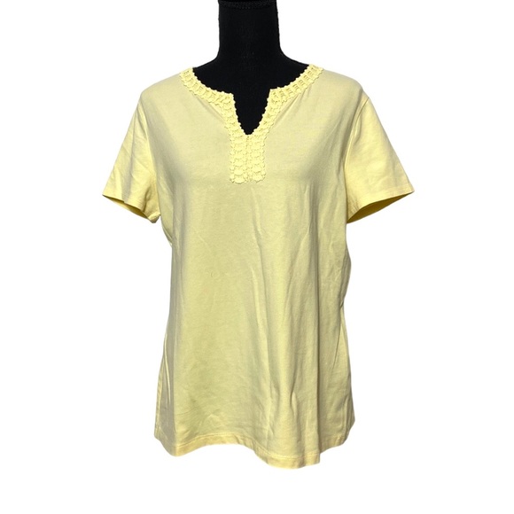 croft & barrow Tops - Yellow Lace V-Neck Short Sleeve Shirt M
